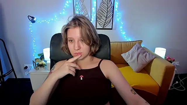 Snapshot of Hailey_Foxy chatting on October 13, 2025, 8:49 am Hailey Foxy online show from October 13, 2025, 8:49 am