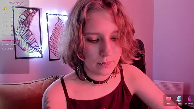 Snapshot of Hailey_Foxy chatting on October 28, 2025, 9:30 am Hailey Foxy online show from October 28, 2025, 9:30 am