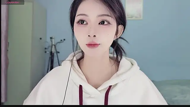 Snapshot of Sue101010 chatting on November 25, 2025, 4:18 pm Sue101010 online show from November 25, 2025, 4:18 pm