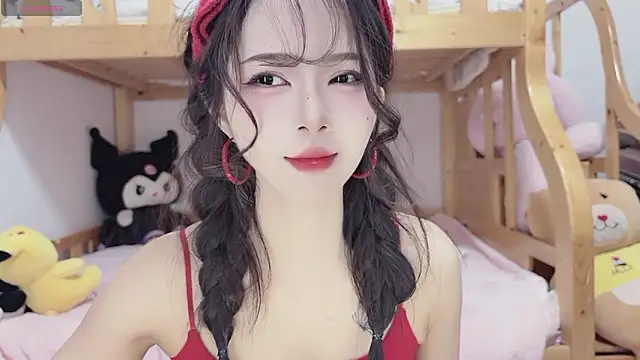 Snapshot of Sue101010 chatting on October 16, 2025, 11:07 am Sue101010 online show from October 16, 2025, 11:07 am