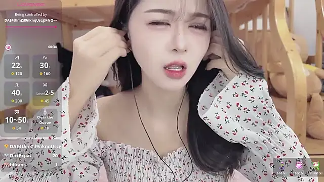 Snapshot of Sue101010 chatting on September 23, 2025, 7:26 am Sue101010 online show from September 23, 2025, 7:26 am