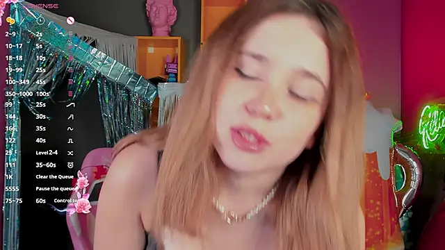 Lina Glow online show from September 17, 2025, 6:43 pm