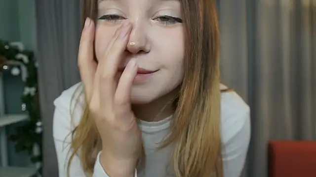 Lina Glow online show from January 16, 2026, 6:50 am