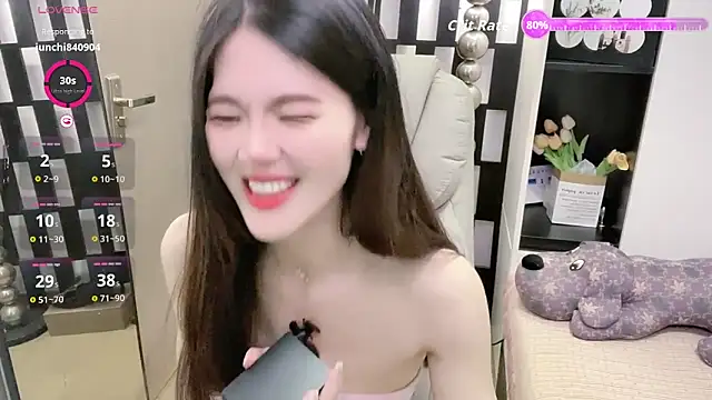 Yueyue-MM online show from April 10, 2026, 12:56 pm