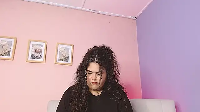 Snapshot of lourdes_moon22 chatting on October 1, 2025, 1:59 pm lourdes moon22 online show from October 1, 2025, 1:59 pm