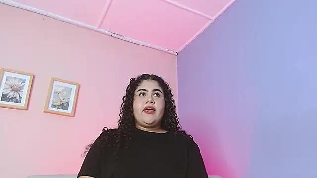 Snapshot of lourdes_moon22 chatting on September 18, 2025, 12:19 pm lourdes moon22 online show from September 18, 2025, 12:19 pm