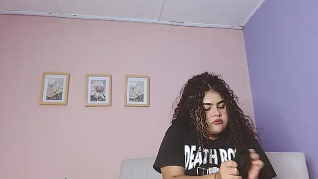 Snapshot of lourdes_moon22 chatting on September 9, 2025, 12:36 pm lourdes moon22 online show from September 9, 2025, 12:36 pm