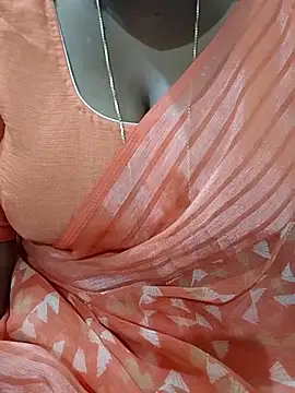 Snapshot of Silk_Smitha_27 chatting on November 3, 2025, 2:42 pm Silk Smitha 27 online show from November 3, 2025, 2:42 pm