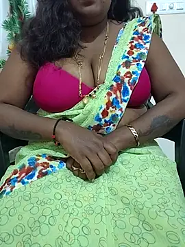 Snapshot of Silk_Smitha_27 chatting on December 21, 2025, 1:35 pm Silk Smitha 27 online show from December 21, 2025, 1:35 pm