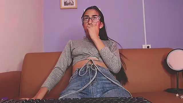 akisha lims26 online show from October 9, 2025, 1:00 pm