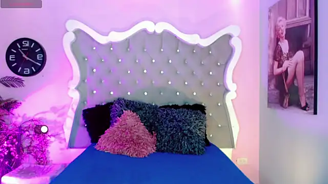 Snapshot of Honey_Moontsts chatting on January 9, 2026, 12:01 pm Honey Moontsts online show from January 9, 2026, 12:01 pm