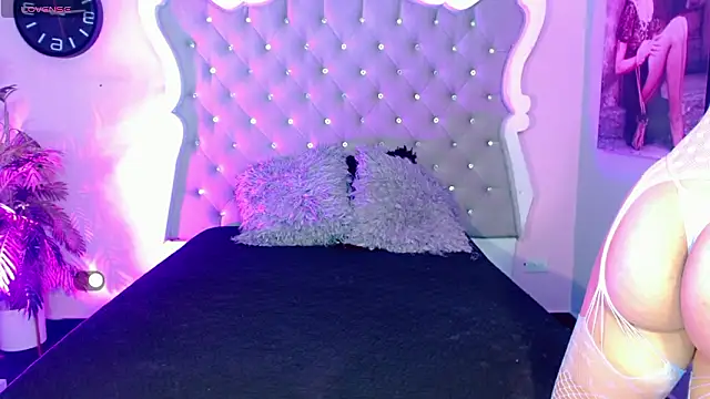 Snapshot of Honey_Moontsts chatting on March 4, 2026, 12:02 pm Honey Moontsts online show from March 4, 2026, 12:02 pm