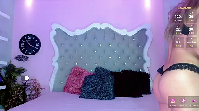 Snapshot of Honey_Moontsts chatting on January 8, 2026, 12:00 pm Honey Moontsts online show from January 8, 2026, 12:00 pm