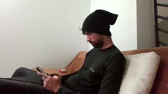 Alejandro92 cali online show from April 13, 2026, 1:59 pm