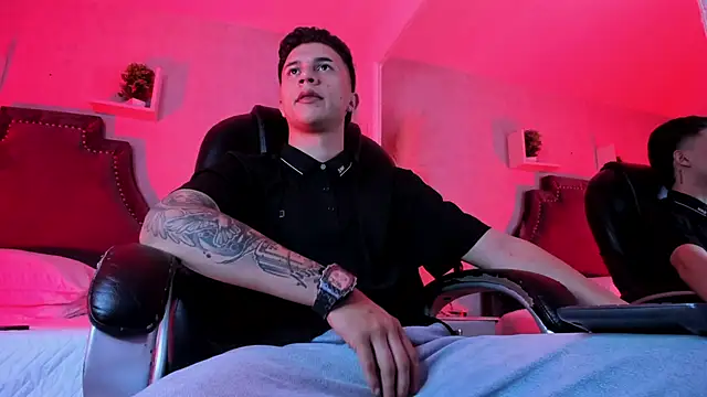 liaamsmiith  online show from January 19, 2026, 12:42 pm