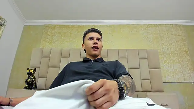 liaamsmiith  online show from November 16, 2025, 12:21 pm