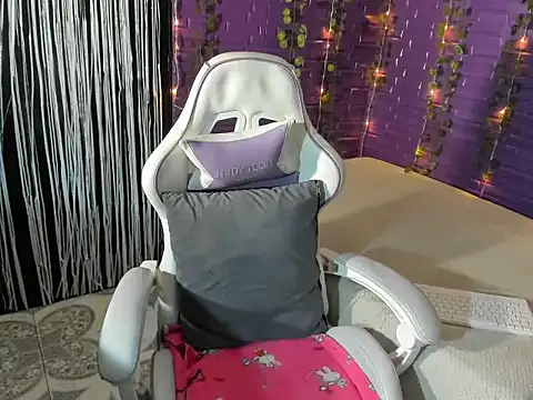 Snapshot of Zulema_R1 chatting on November 14, 2025, 3:21 am Zulema R1 online show from November 14, 2025, 3:21 am