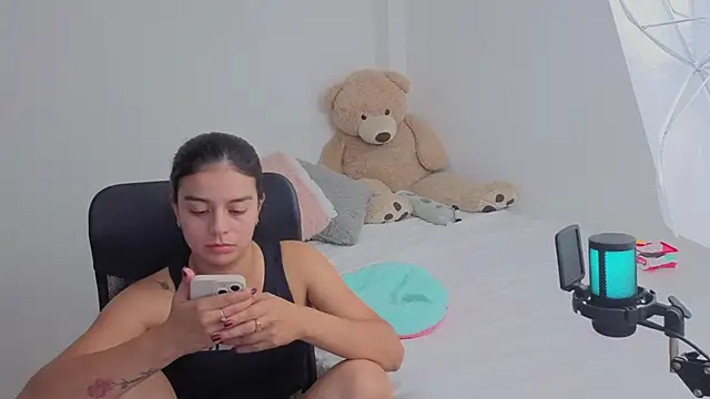 valerihouse online show from April 1, 2026, 2:13 am