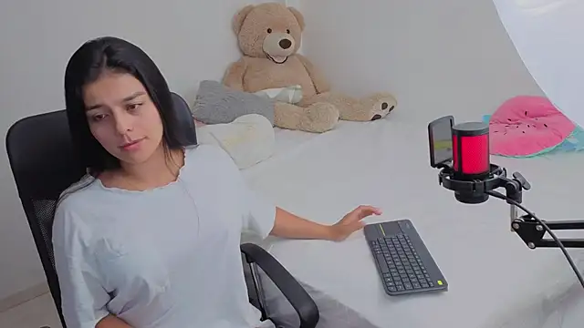 valerihouse online show from March 4, 2026, 12:07 am