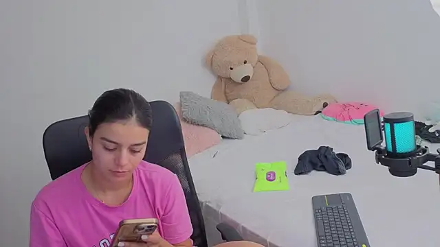 valerihouse online show from March 21, 2026, 1:29 am