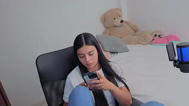 valerihouse online show from April 22, 2026, 1:56 am