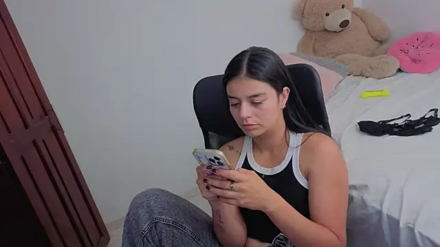 valerihouse online show from April 11, 2026, 1:35 am