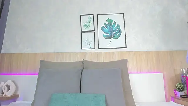 Snapshot of mia_gate chatting on November 25, 2025, 11:32 am mia gate online show from November 25, 2025, 11:32 am