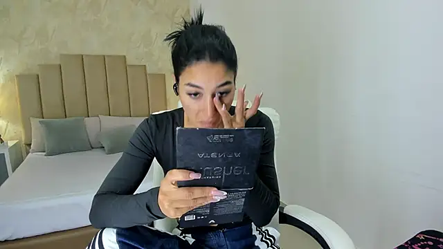 Snapshot of Scarlett_12 chatting on April 30, 2026, 10:22 am Scarlett 12 online show from April 30, 2026, 10:22 am