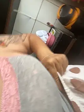 Snapshot of bruna438 chatting on September 27, 2025, 1:39 pm bruna438 online show from September 27, 2025, 1:39 pm