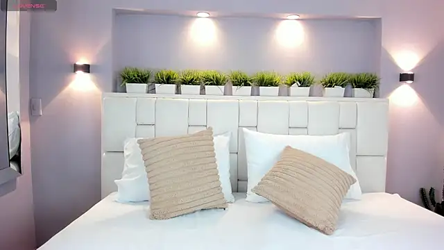 LunnaBlake online show from November 29, 2025, 4:12 am