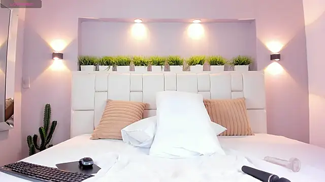 LunnaBlake online show from February 20, 2026, 6:26 am