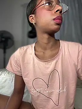 Snapshot of AmyRoss_1 chatting on October 7, 2025, 1:34 pm AmyRoss 1 online show from October 7, 2025, 1:34 pm