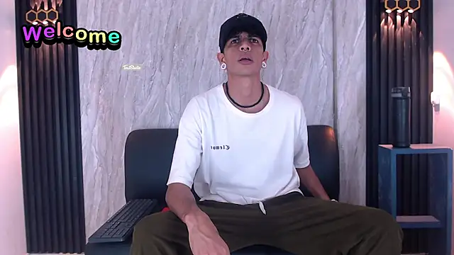 Snapshot of Franvill_Trato chatting on October 24, 2025, 7:35 pm Franvill Trato online show from October 24, 2025, 7:35 pm