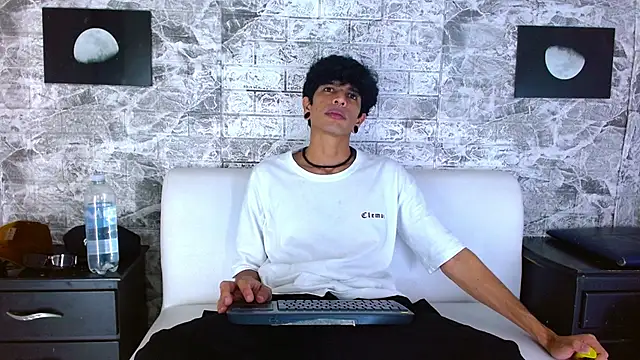 Snapshot of Franvill_Trato chatting on December 15, 2025, 7:31 pm Franvill Trato online show from December 15, 2025, 7:31 pm