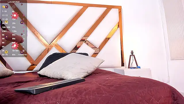 Niicolle Evanss online show from April 6, 2026, 7:48 pm