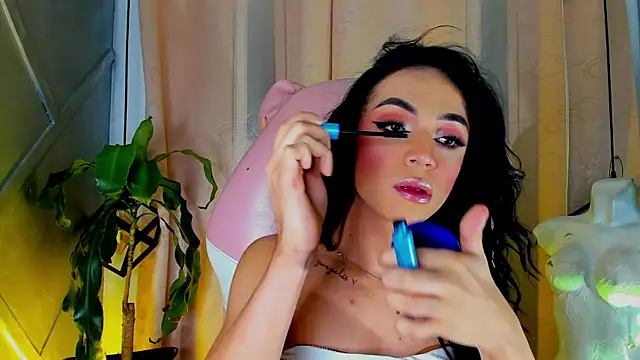 Snapshot of Cristal_Gem1 chatting on July 5, 2026, 4:19 am Cristal Gem1 online show from July 5, 2026, 4:19 am
