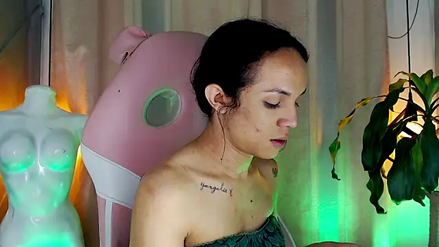 Cristal Gem1 online show from April 21, 2026, 11:50 am