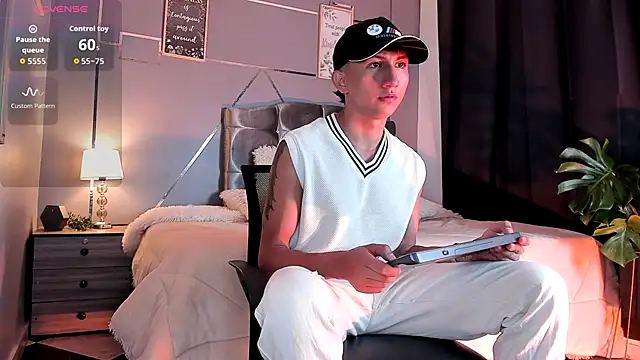 Snapshot of oliver_mr_ chatting on November 19, 2025, 8:09 pm oliver mr online show from November 19, 2025, 8:09 pm