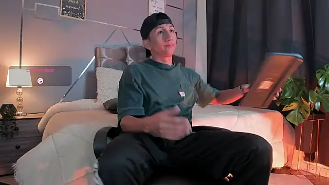 Snapshot of oliver_mr_ chatting on November 17, 2025, 8:13 pm oliver mr online show from November 17, 2025, 8:13 pm