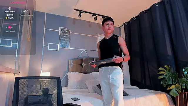 Snapshot of oliver_mr_ chatting on November 27, 2025, 8:20 pm oliver mr online show from November 27, 2025, 8:20 pm