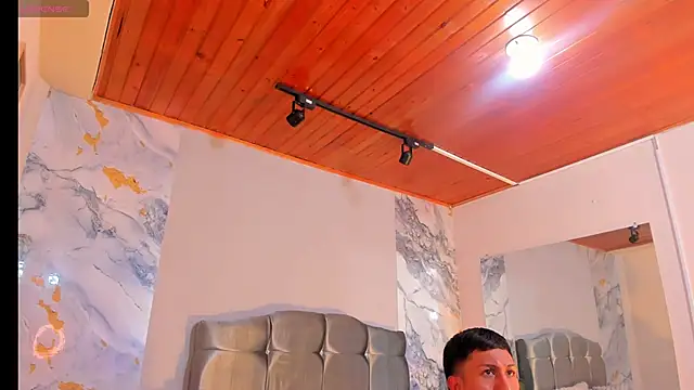 oliver mr  online show from February 7, 2026, 9:34 pm