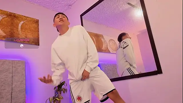 Snapshot of oliver_mr_ chatting on November 20, 2025, 8:48 am oliver mr online show from November 20, 2025, 8:48 am