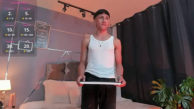 Snapshot of oliver_mr_ chatting on December 17, 2025, 1:05 pm oliver mr online show from December 17, 2025, 1:05 pm