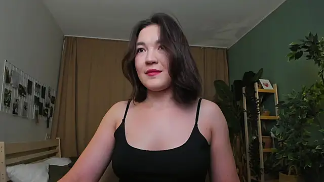 Halle Berrry online show from December 4, 2025, 2:05 pm