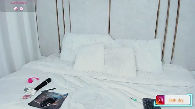 Lilith dry online show from October 1, 2025, 3:16 pm