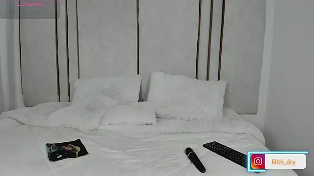 Lilith dry online show from October 10, 2025, 3:46 pm