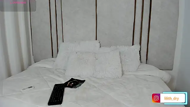 Lilith dry online show from September 24, 2025, 12:55 pm