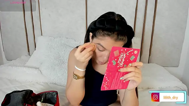 Lilith dry online show from September 25, 2025, 2:34 pm