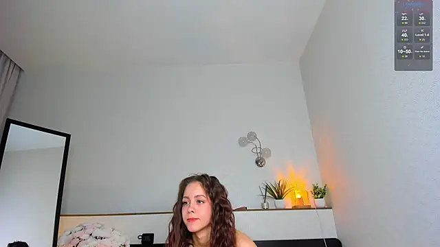 charlottacardi online show from October 22, 2025, 11:31 am