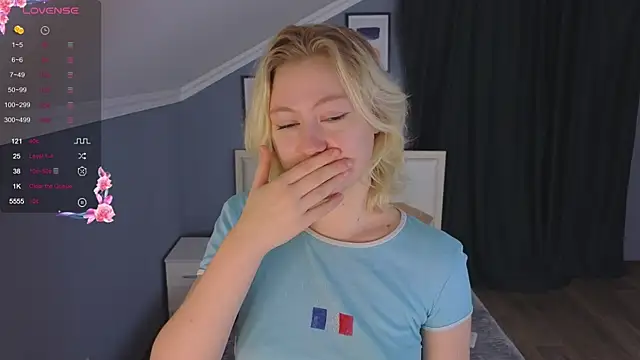 Snapshot of Violet_Willis chatting on October 12, 2025, 6:09 pm Violet Willis online show from October 12, 2025, 6:09 pm